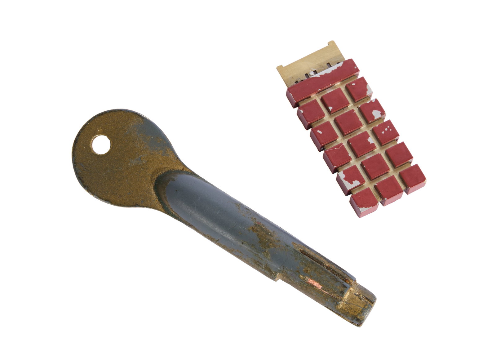 Terminator 2: Judgment Day | T-100 Chip and Vault Key Props: Two props from the production of the James Cameron-directed Terminator 2: Judgment Day (Tri-Star Pictures, 1991), the T-100 chip that Sarah Connor (Linda Hamilton) pulls out of the brain of the T-100