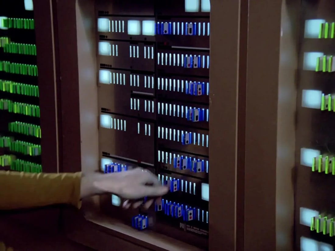 Star Trek: The Next Generation | Two Isolinear Chips - 2