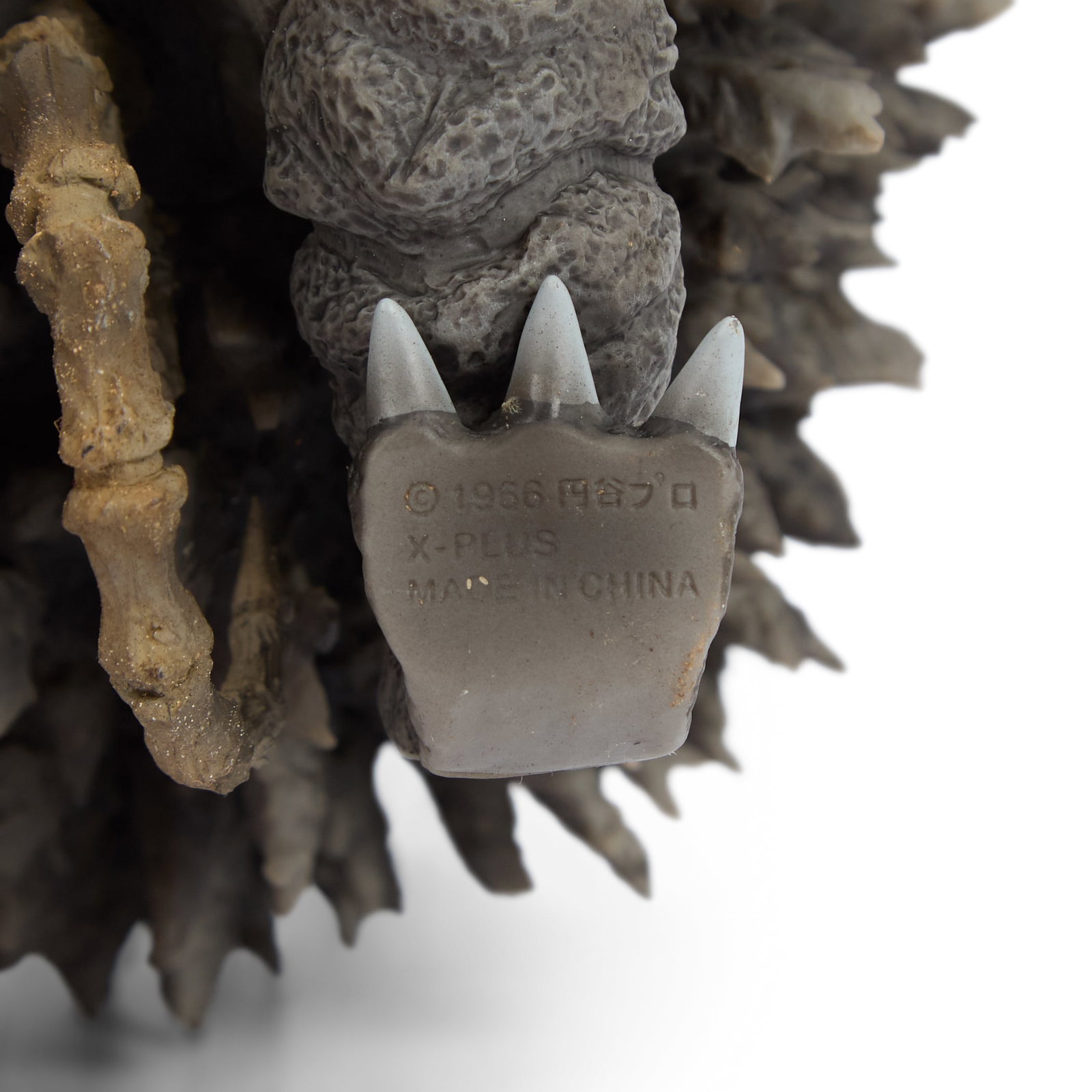 Sofubi | Garamon with Meteorite Figures (2) - 7