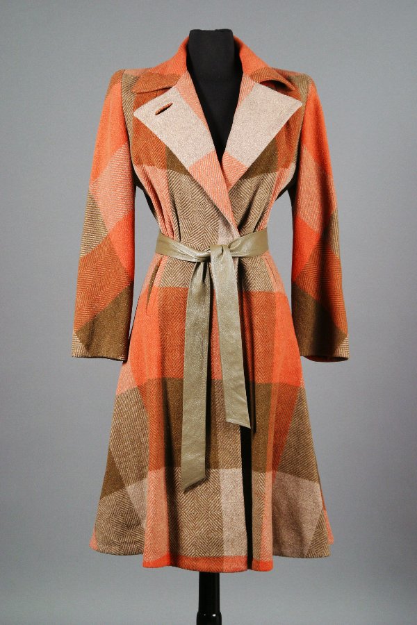 Barbra Streisand The Way We Were Trench Coat: The Way We Were Wool Trench Coat, Columbia 1973 atterned wool 1940s style overcoat by Dorothy Jeakins and Moss Mabry, fully lined, pleated bodice, there is one hook and eye closure at the waist, a lar