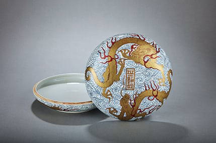 Imperial Blue and White Iron Red Gilt "Dragon Teaching Son" Pattern Seal, Jiaqing Period of the Qing