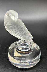 Lalique Turtle Dove Fig.: Elegant Lalique figurine no visible cracks or chips. See photos for details and condition.