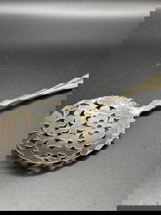 Rogers Bros Slotted Spoon: Triple Silver Plated slotted tomato spoon. See photos for details and condition.