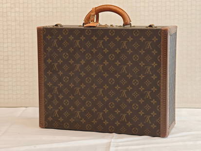 Louis Vuitton President Koffer: Louis Vuitton President Koffer Louis Vuitton President Koffer Monogram Canvas Traggriff Vermutlich 80er Jahre Ma&#223;e: 34 x 45 x 17 cm Alters - und Gebrauchsspuren Louis Vuitton President Suitcase M