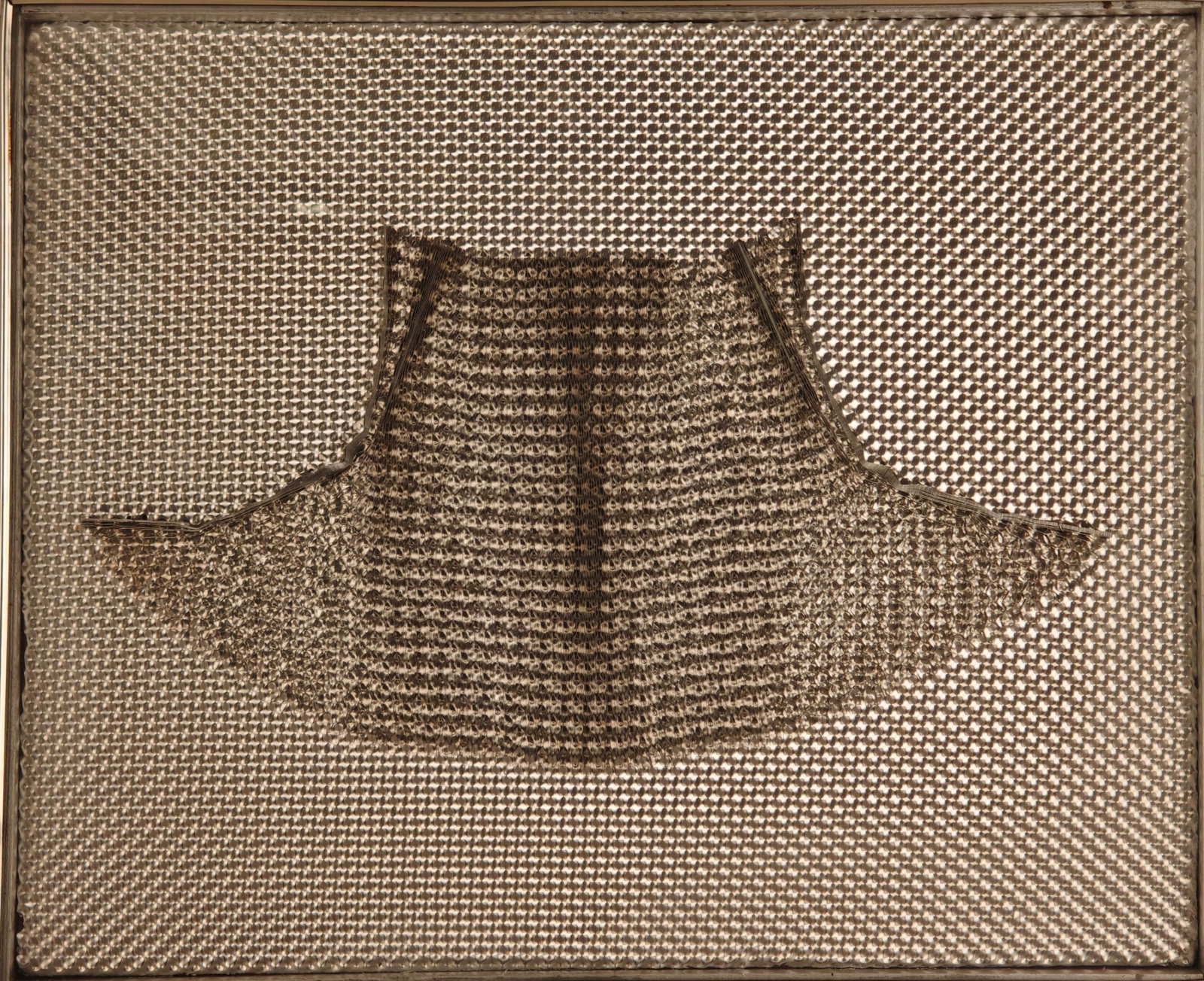 Heinz Mack, Engelsflügel: Heinz Mack, Engelsflügel / aus der Serie "Engelsflügel" Materialien: Aluminium, Plexiglas und Holz in Kastenrahmen Maße: 35 x 42 x 5 cm Heinz Mack (*1931) ist ein bedeutender Mitbegr