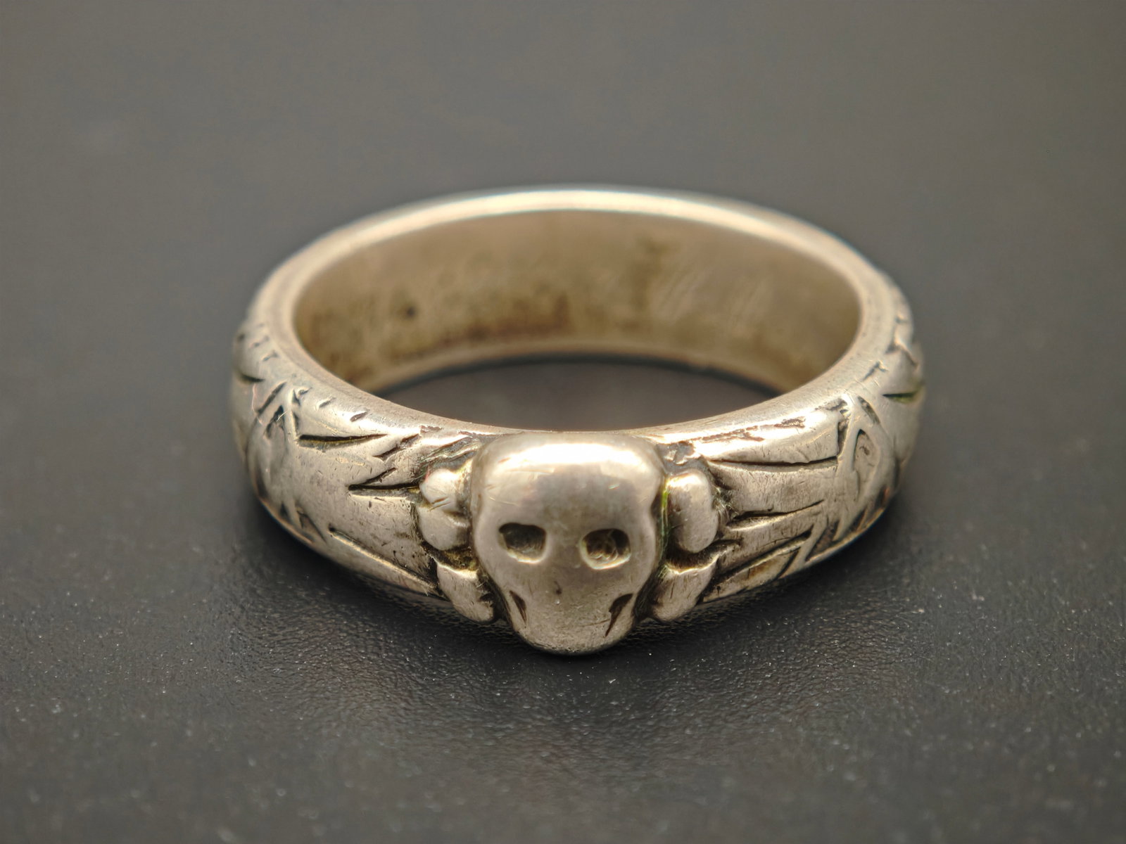 SS-Totenkopfring-SS-Ehrenring - 21.12.41 - Gravur auf der Innenseite. (1 of 7)