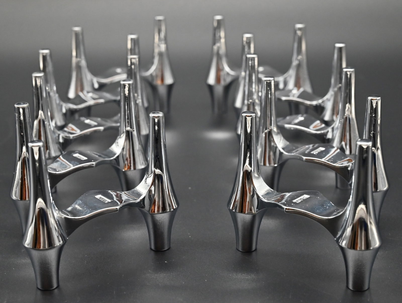 Quist Kerzenständer: Quist Kerzenständer Quist Kerzenständer für zwei Kerzen, zussammensteckbar10 StückMaße: 8 x 7 cmAlters - und Gebrauchsspuren