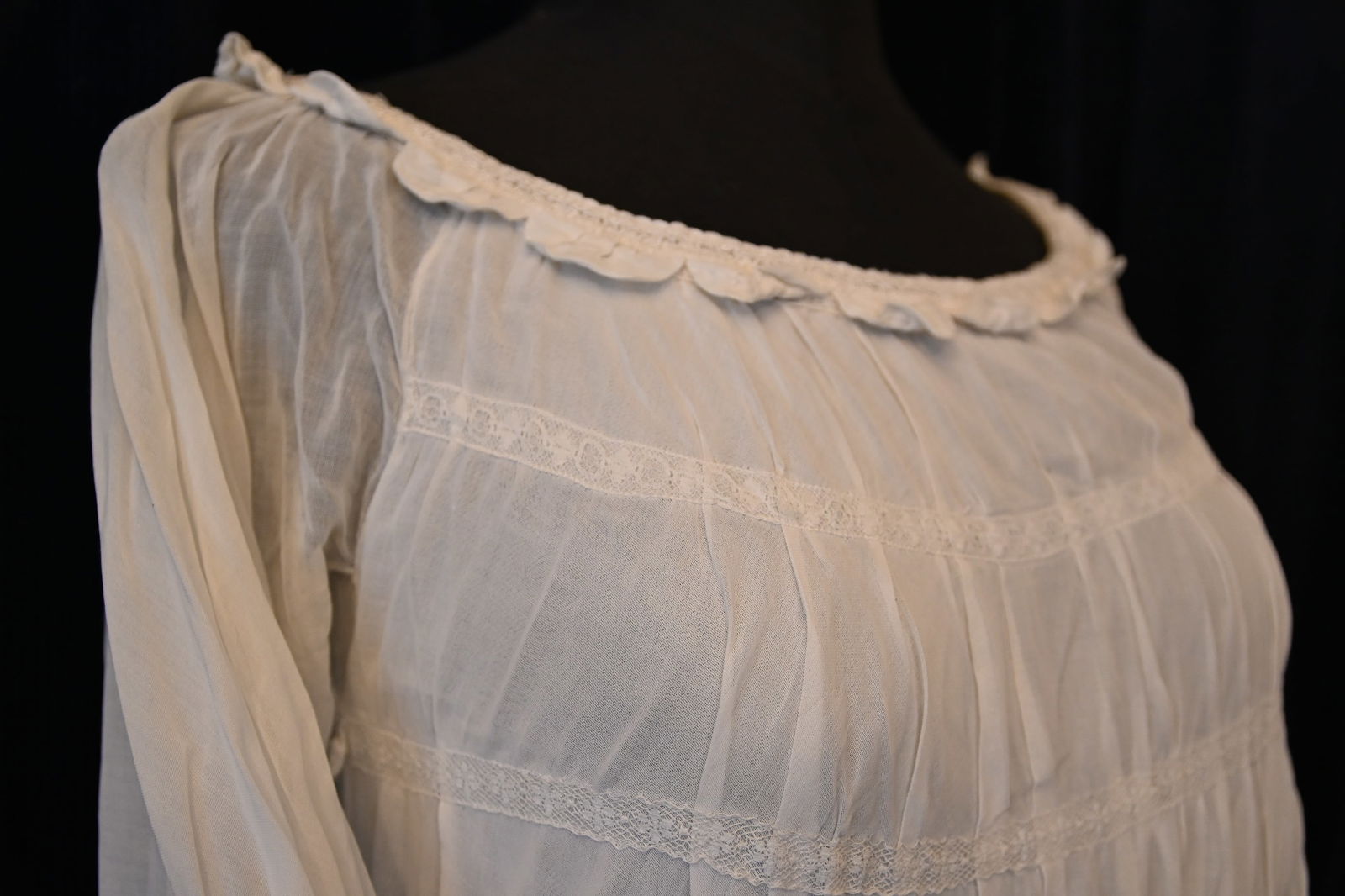 Ein weißes Nachtkleid aus dem Film „Nosferatu, Phantom der Nacht” von Werner Herzog - 2