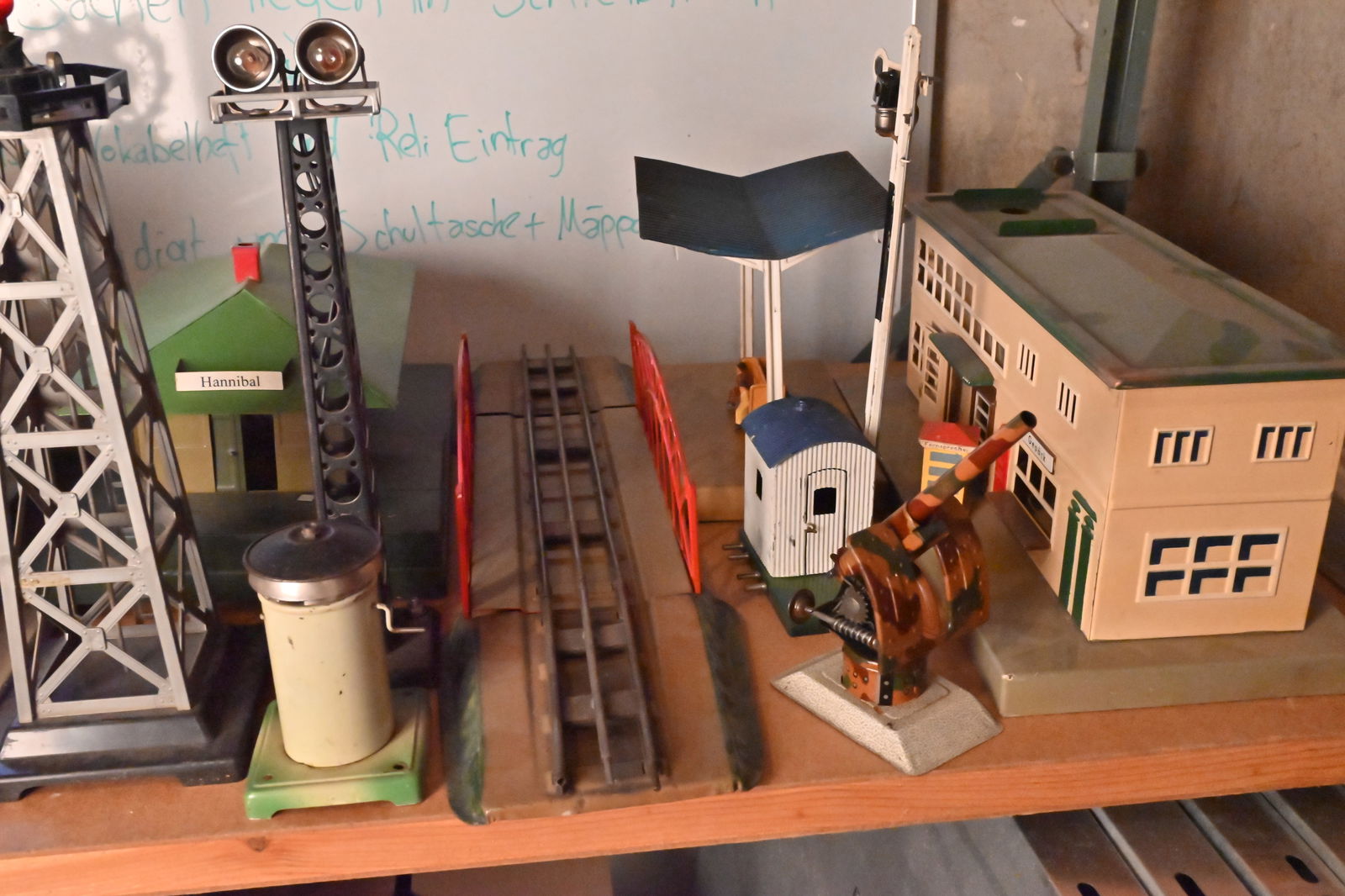 Modelleisenbahn Spur 0 - Spur 1, auf 3 Regalfläche - 2