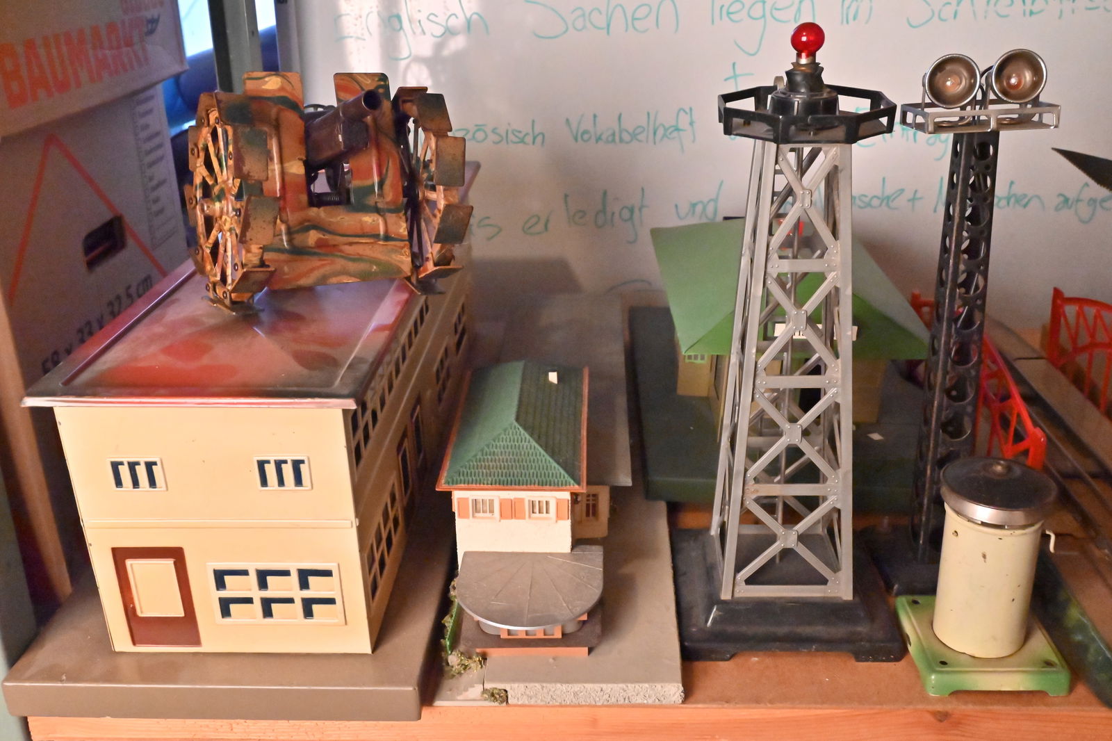 Modelleisenbahn Spur 0 - Spur 1, auf 3 Regalfläche - 3