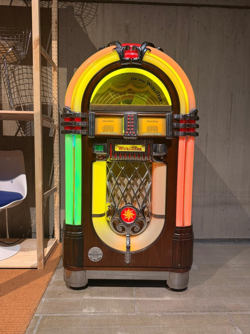 Wurlitzer Jukebox - 2