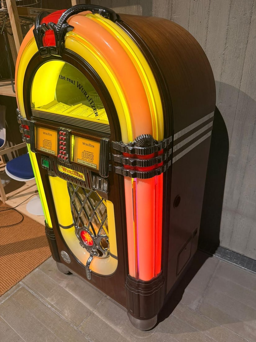 Wurlitzer Jukebox - 3