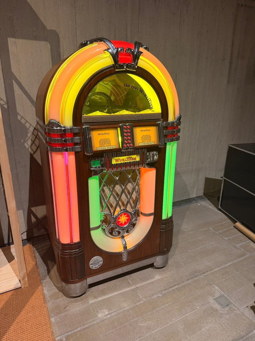 Wurlitzer Jukebox - 7