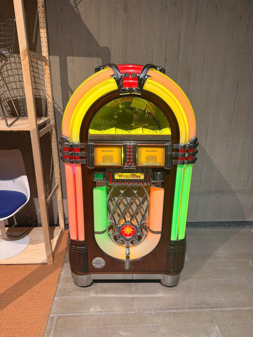 Wurlitzer Jukebox - 8