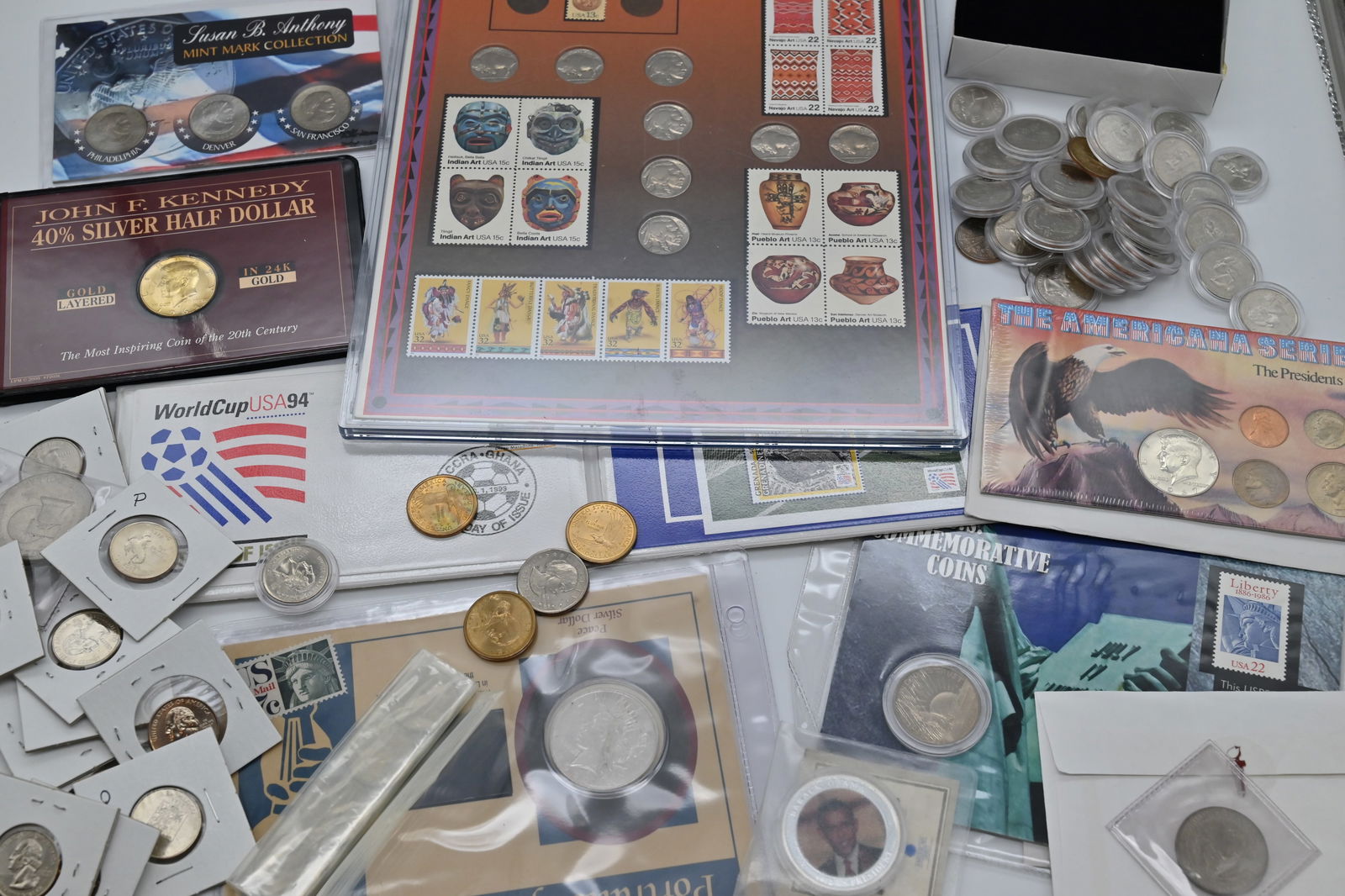 USA Münzen Konvolut mit Silber dabei: USA Münzen Konvolut mit Silber dabei Dabei 1 Dollar aus dem Jahr 1922, Half Dollar Kennedy, Anthony Dollar u.a.Alles Abgebildet