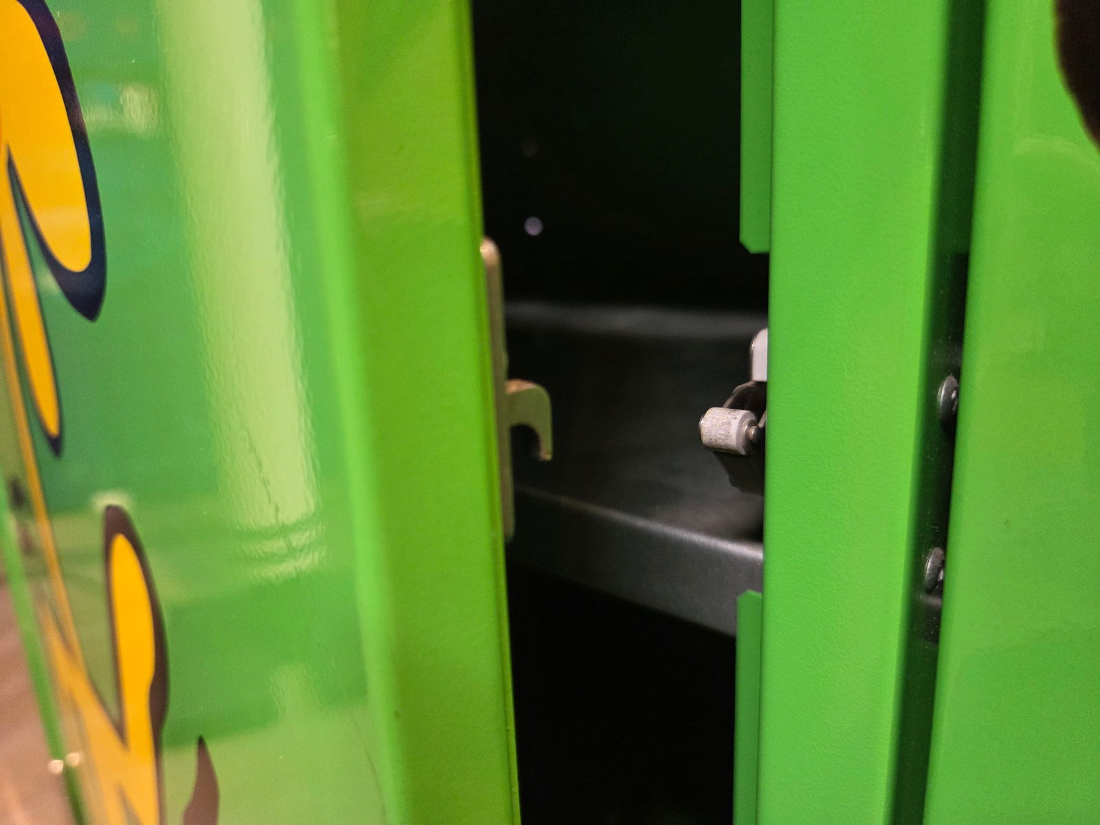 Keith Haring in Zusammenarbeit mit Bretz, Kommode/Sideboard Metall Grün, Ende 1990 - 7