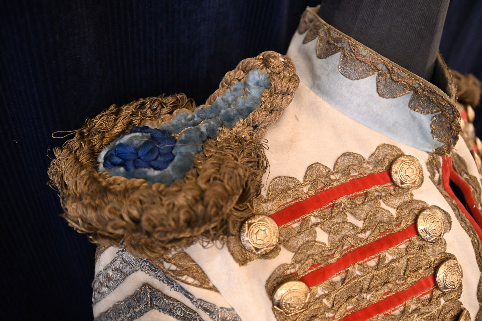 Eine Uniform des Zirkusdirektors aus dem Film "Jeder für sich und Gott gegen alle" 1974 von Wer - 4