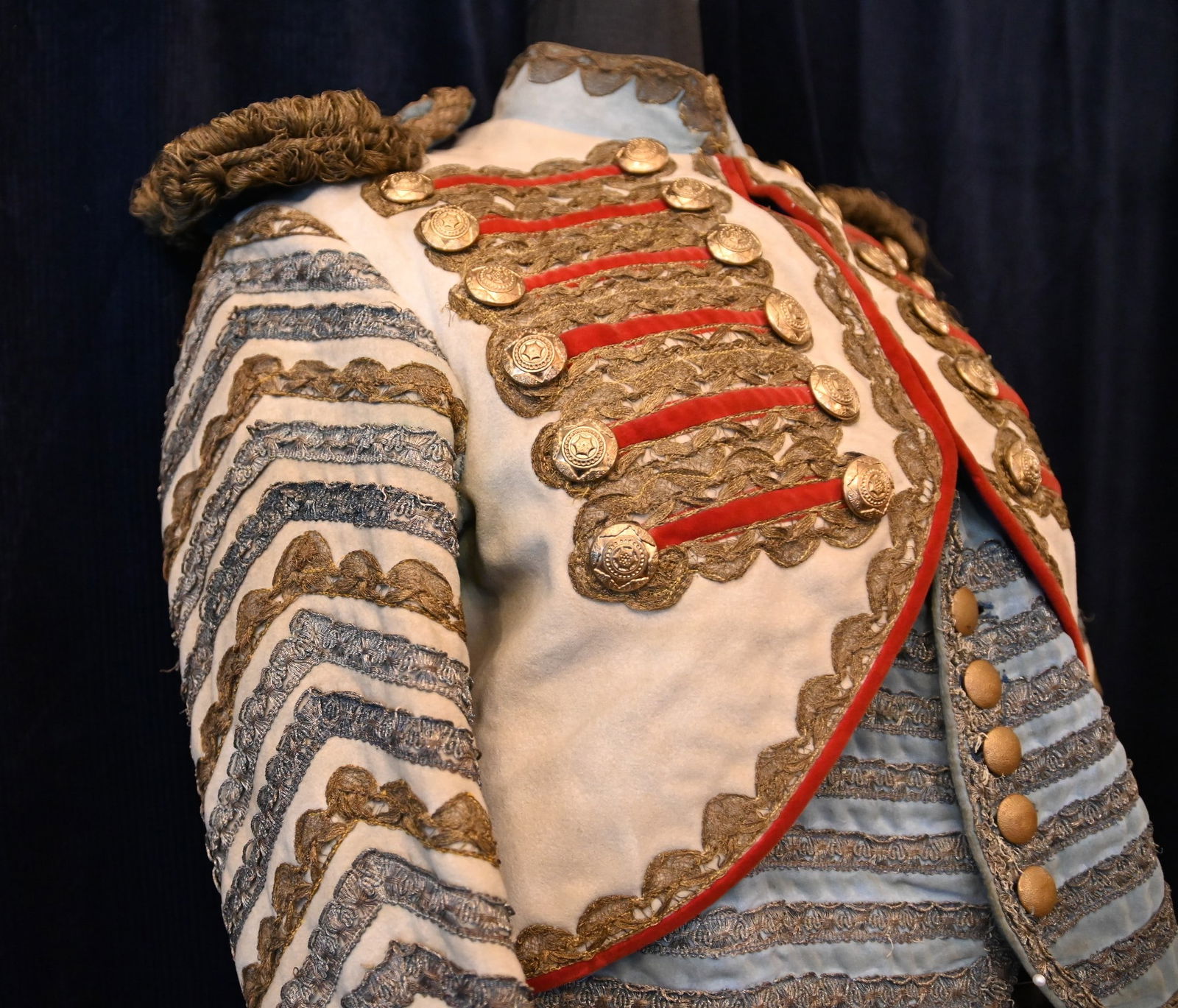 Eine Uniform des Zirkusdirektors aus dem Film "Jeder für sich und Gott gegen alle" 1974 von Wer - 6