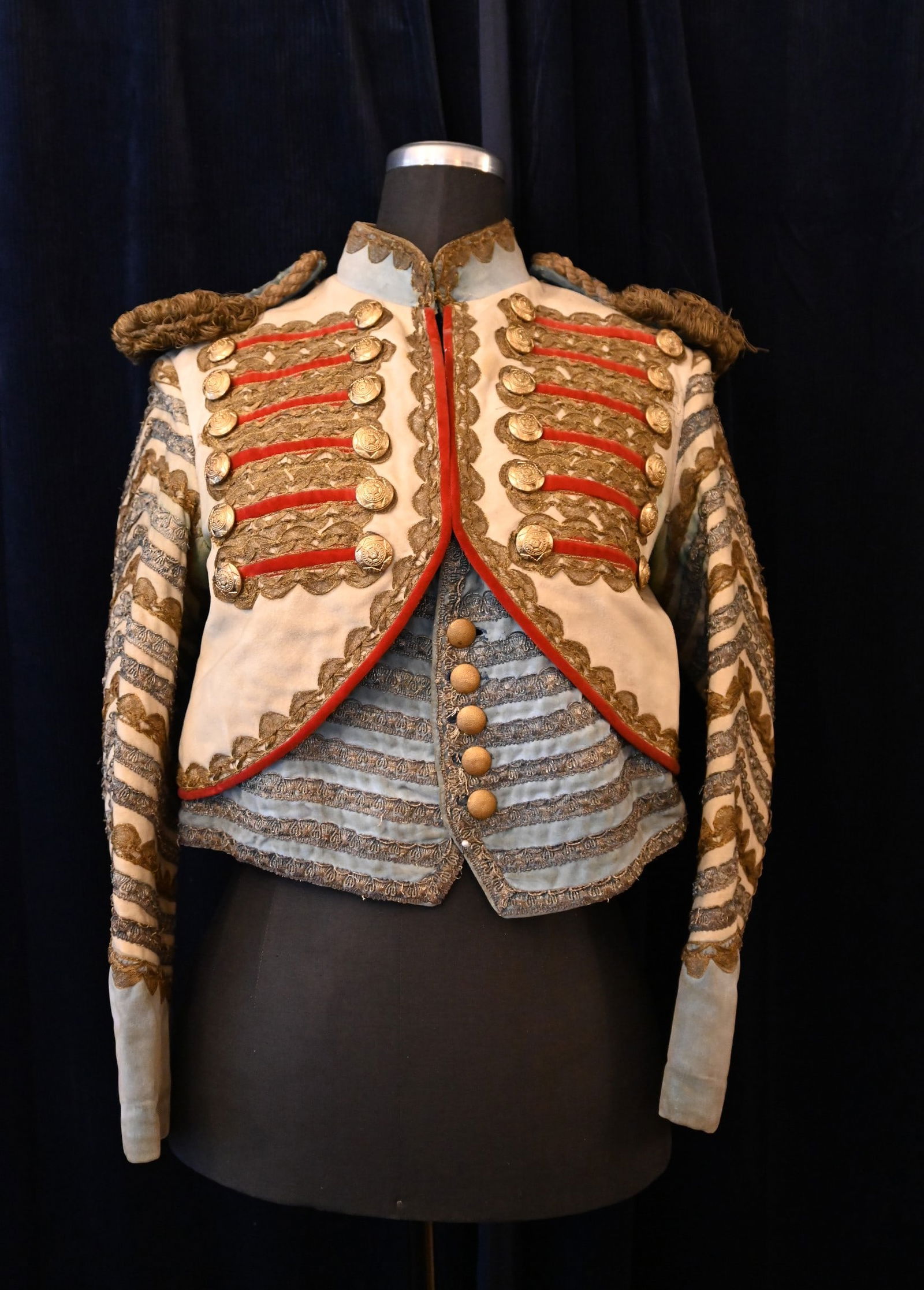 Eine Uniform des Zirkusdirektors aus dem Film "Jeder für sich und Gott gegen alle" 1974 von Wer - 8