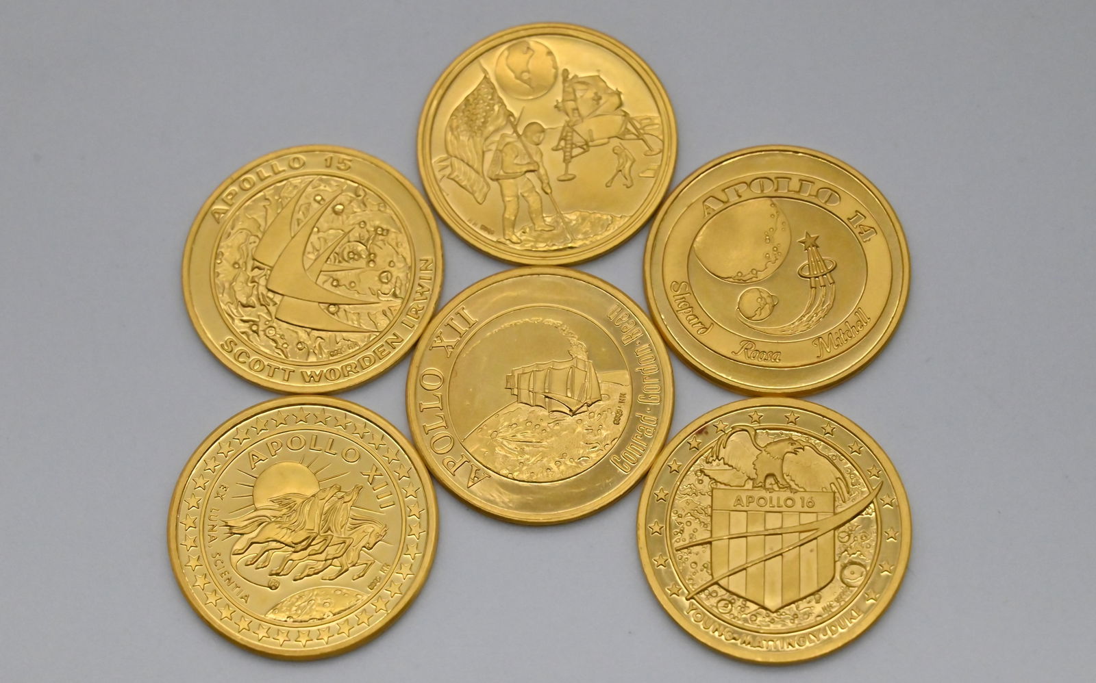 Sechs Apollo Mondlandung Goldmedaillen (1 of 2)
