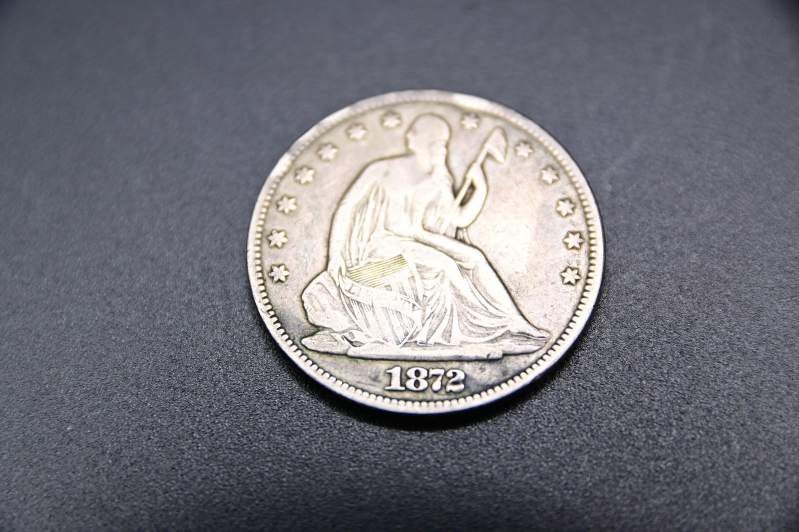 USA ½ Dollar, 1872 - Sitzende Liberty Silbermünze. - 4