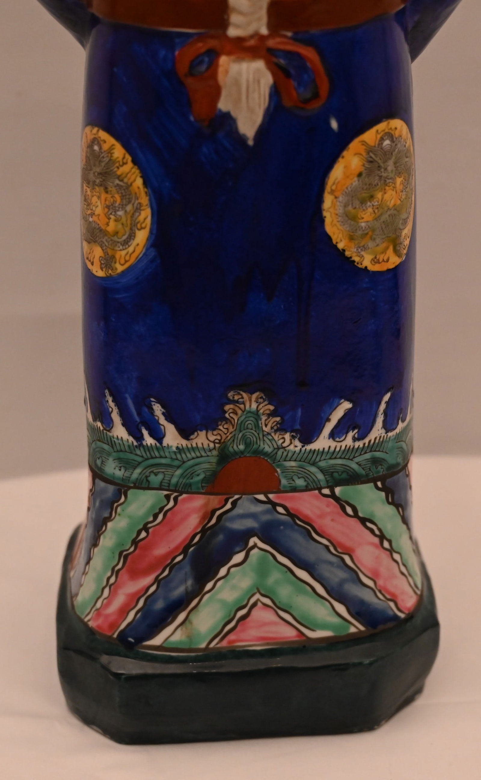 Chinesische Steingutstatue eines blauen gekrönten Kaisers. - 10