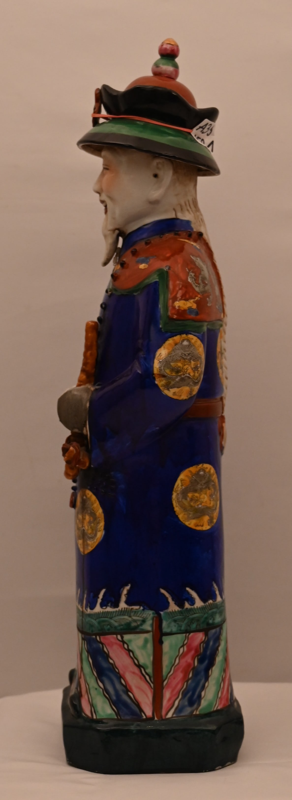 Chinesische Steingutstatue eines blauen gekrönten Kaisers. - 6