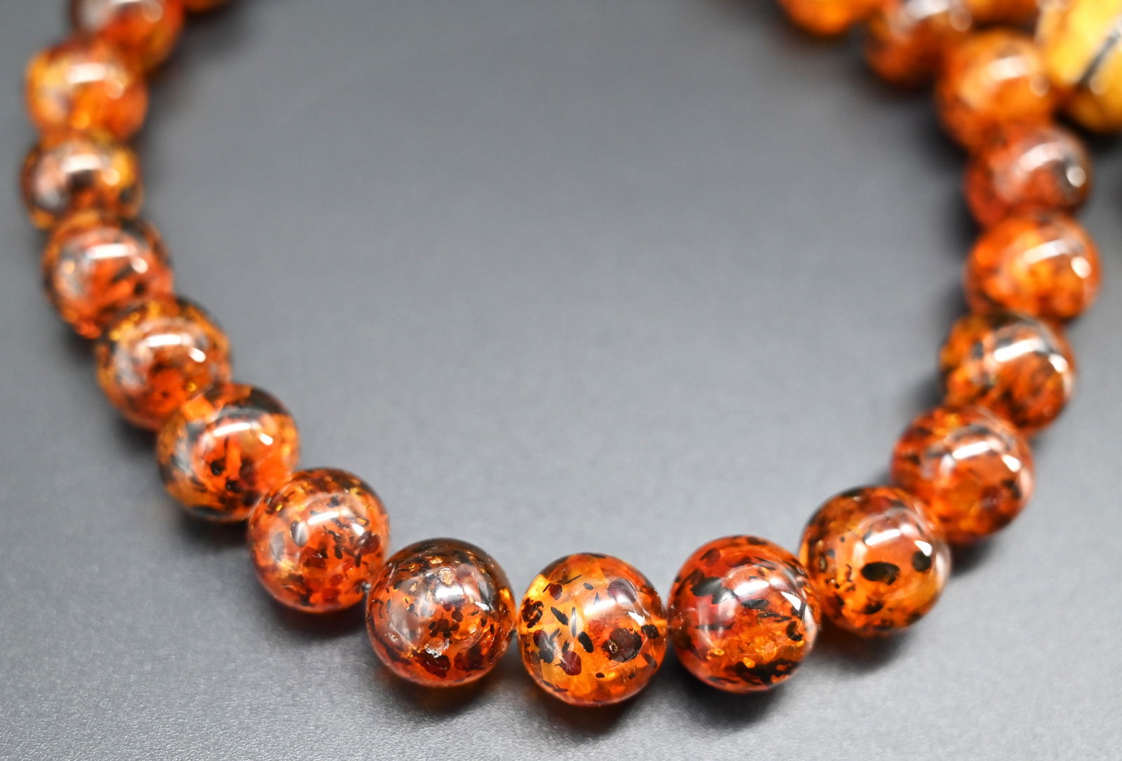 Made to Order Bernsteinschmuckset - Kette und Ohrklipps von UTE DAMBROWSKI DESIGN - 2