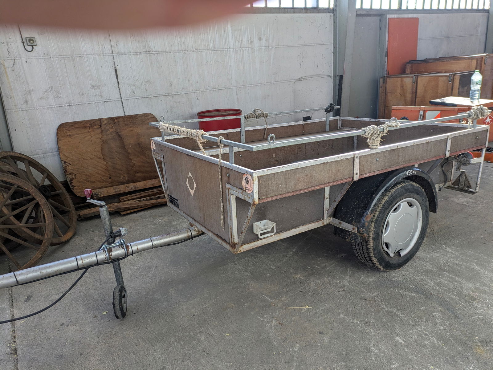 Autoanhänger von Maschinen und Fahrzeugbau Breining: Autoanhänger von Maschinen und Fahrzeugbau Breining Autoanhänger von Maschinen und Fahrzeugbau Breining Typ A - 800 Baujahr 1967 Fahrgestellnr. 2480 Bei dem vorliegenden Verkauf von