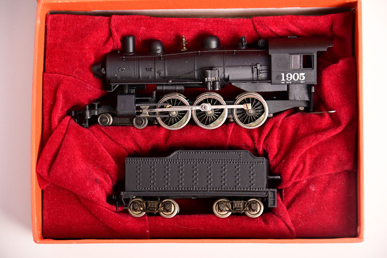 Aristo Craft Spur HO, 4-6-0- und 0-8-0, in OVP - 5