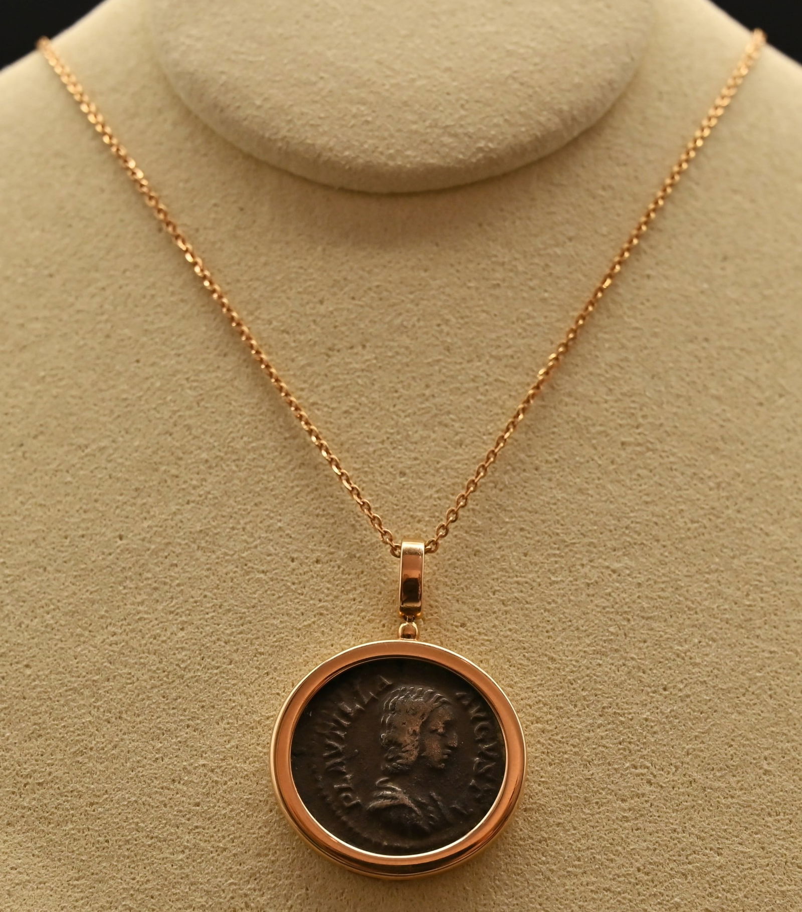 Antike Münze aus der Römischen Kaiserzeit: Silbermünze Plautilla Augusta 202 - 205 n.: Antike Münze aus der Römischen Kaiserzeit: Silbermünze Plautilla Augusta 202 - 205 n. Chr. Antike Münze aus der Römischen Kaiserzeit: Silbermünze Plautilla Augusta 202 -