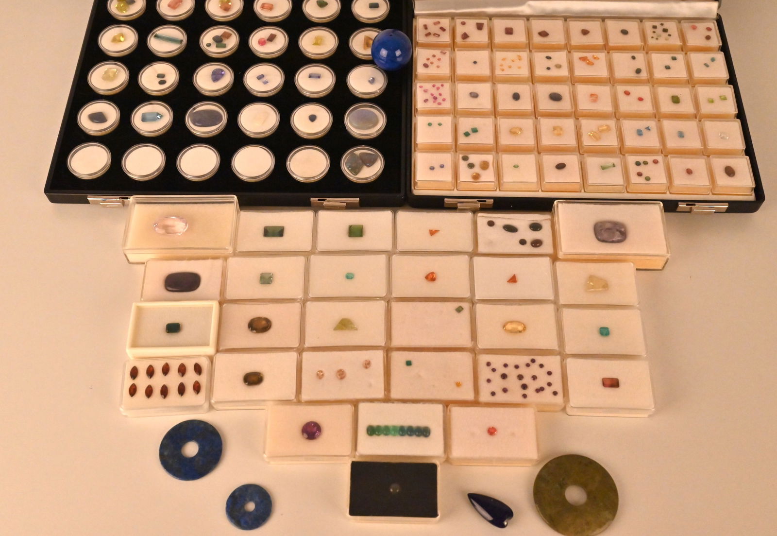 Konvolut Edelsteine, Farbedelsteine Rubine, Smaragde etc. (1 of 2)