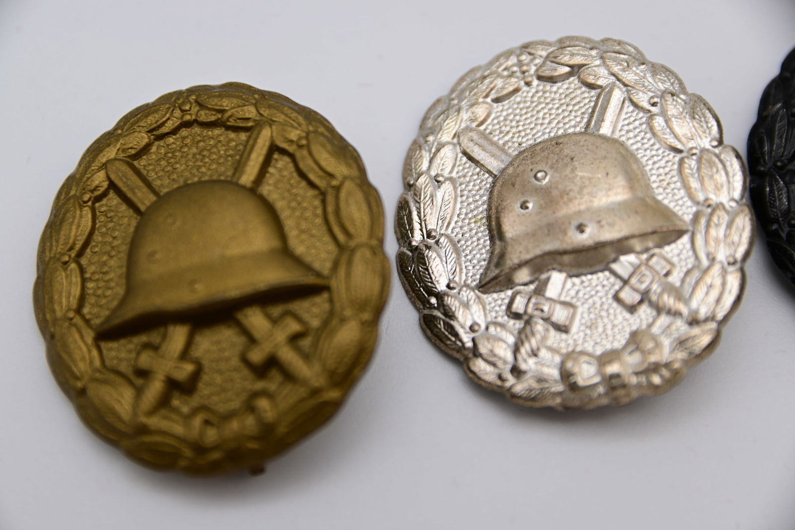 Kovolut aus drei Verwundetenabzeichen für die Armee und Kolonialtruppen 1918 - 2