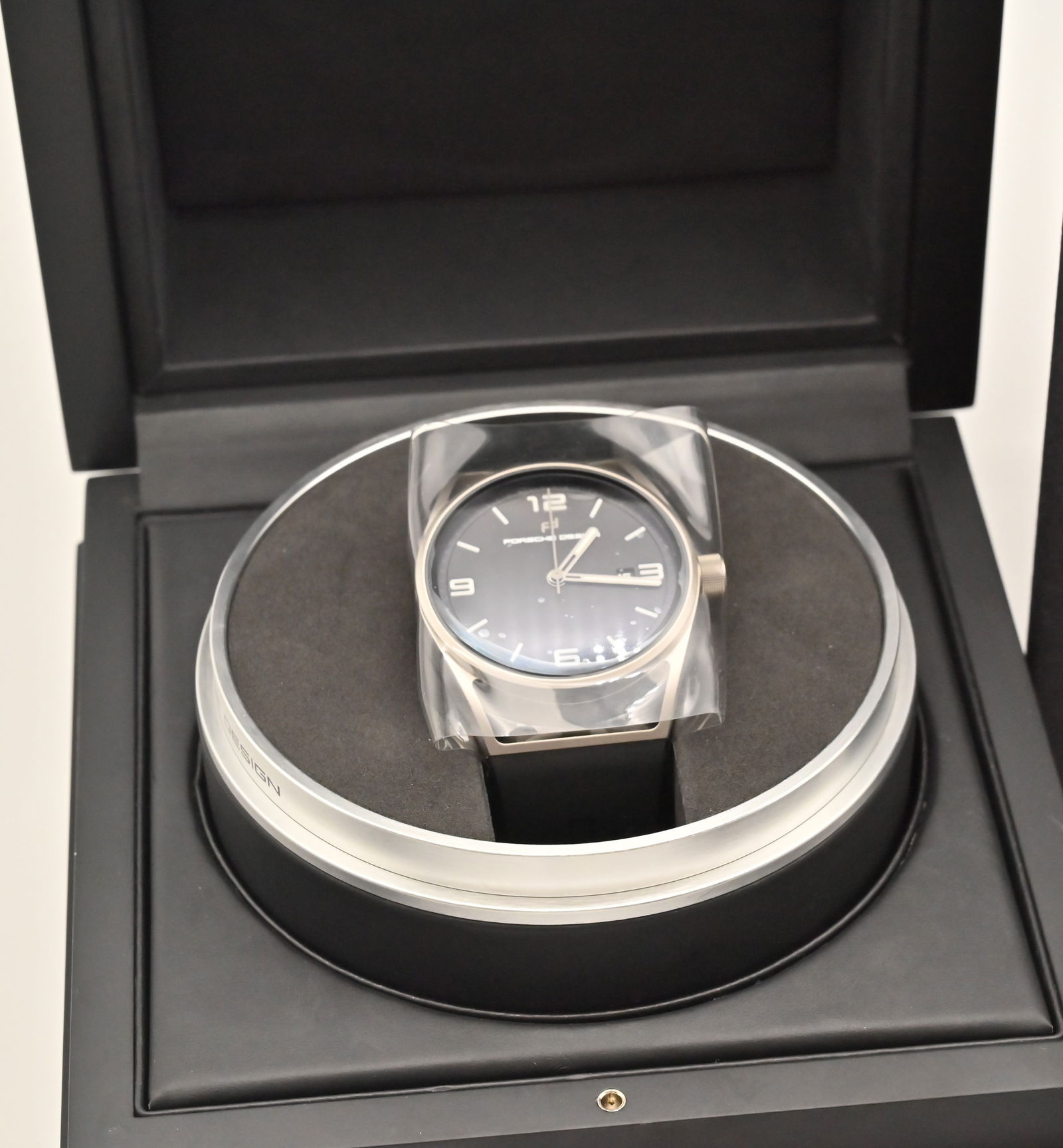 Porsche Design 1919 Date Timer Eternity Jubiläumsuhr Titan Automatik Armband Kautschuk mit Falt - 10