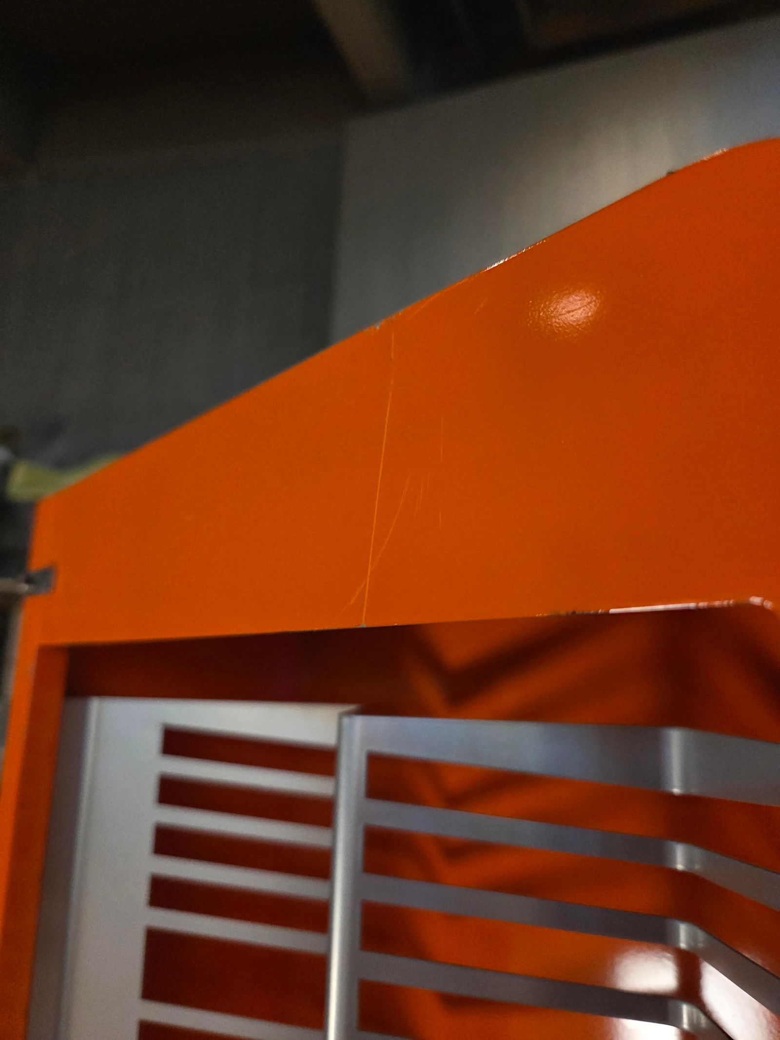 Keith Haring in Zusammenarbeit mit Bretz, "Fat Boy"-Metallschrank, Ende 1990 - 12