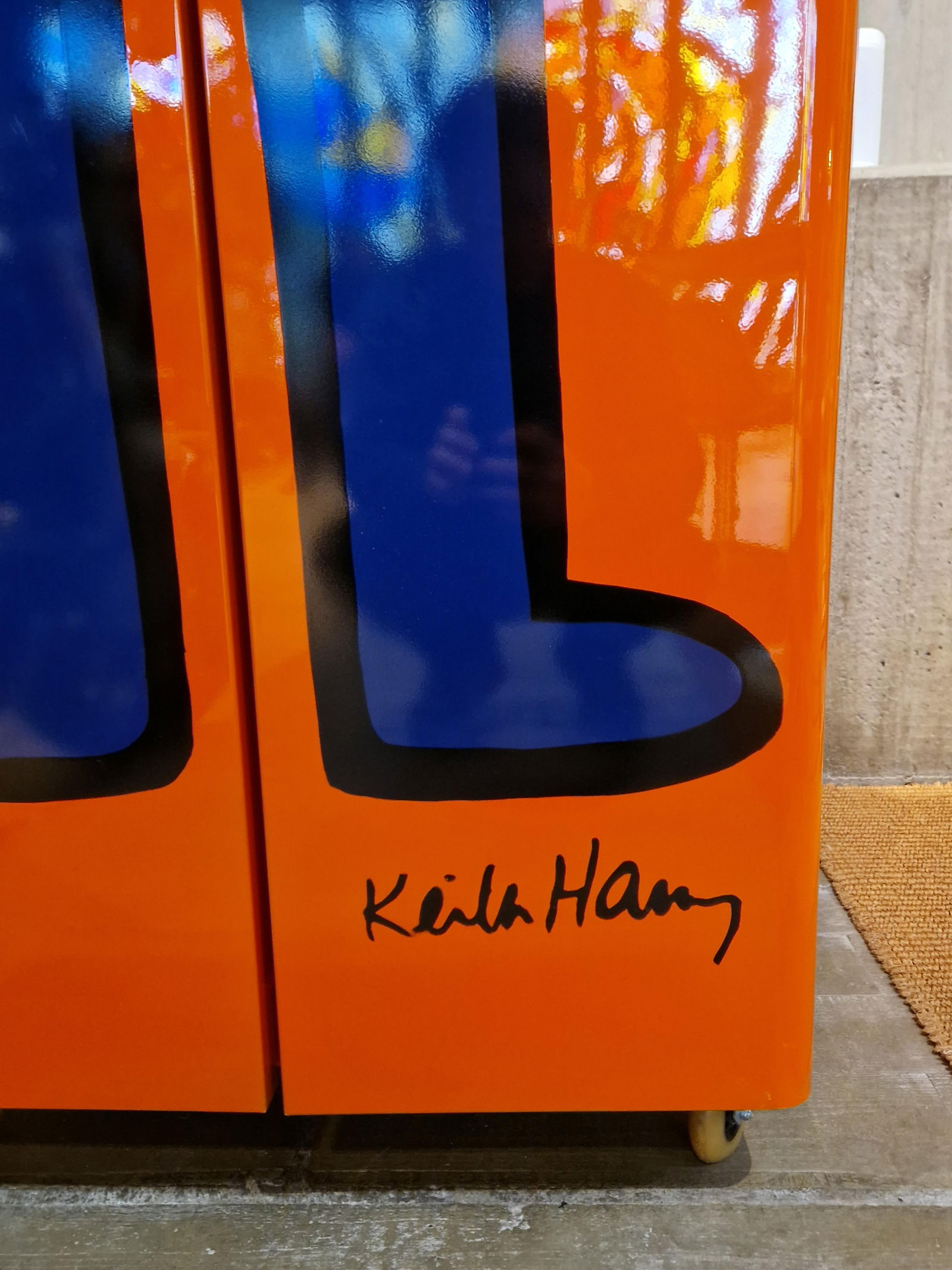 Keith Haring in Zusammenarbeit mit Bretz, "Fat Boy"-Metallschrank, Ende 1990 - 2