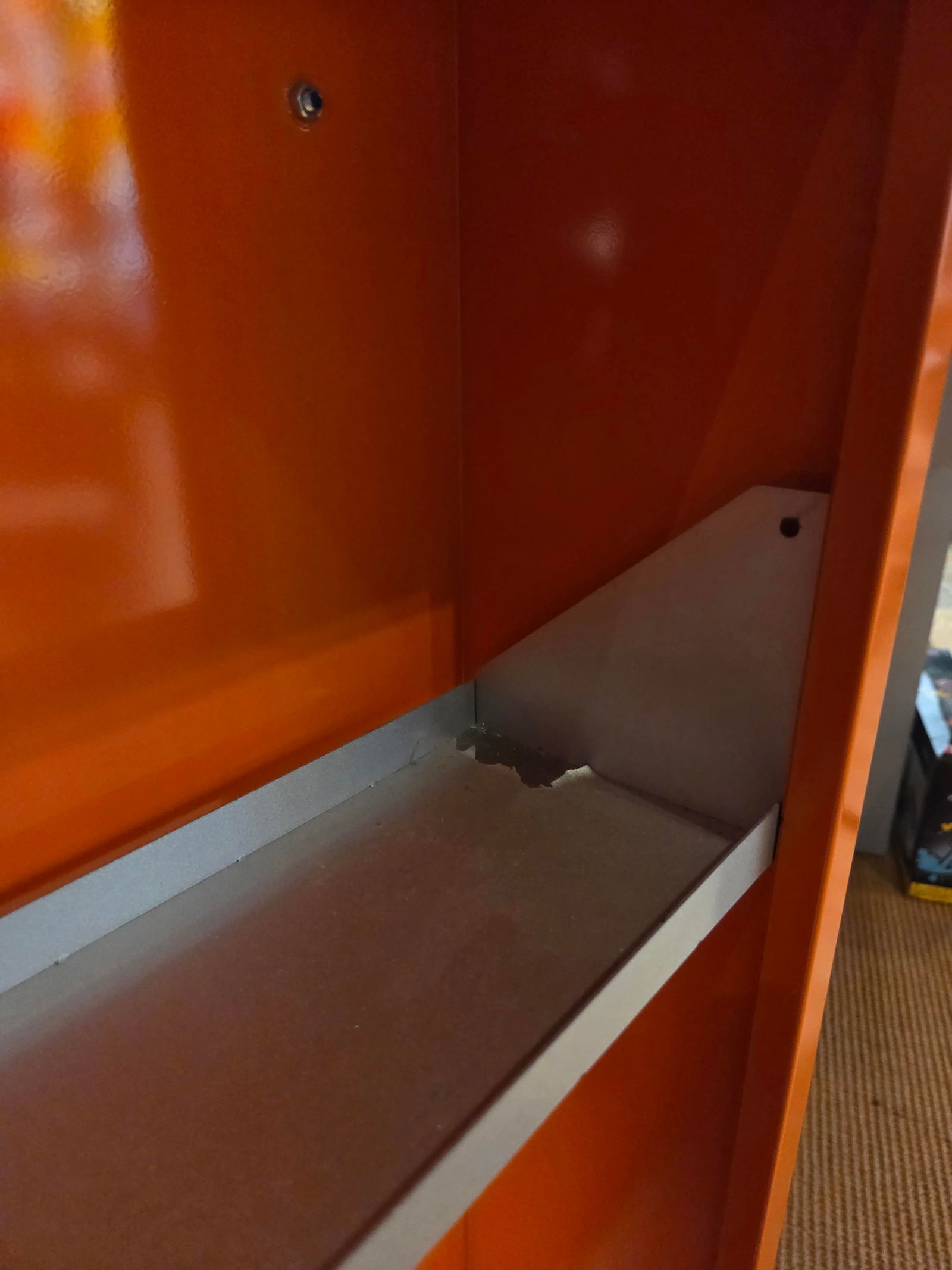 Keith Haring in Zusammenarbeit mit Bretz, "Fat Boy"-Metallschrank, Ende 1990 - 6