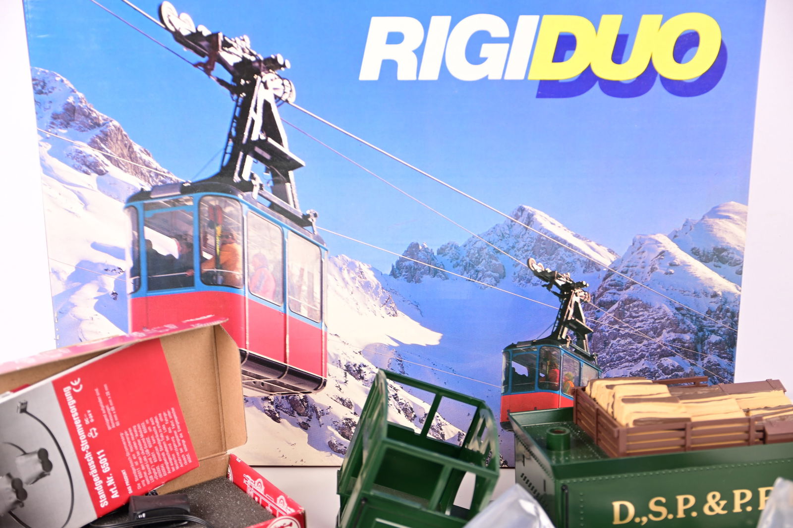 LGB Konvolut Spur G mit RIGIDUO 9000, u.a.: LGB Konvolut Spur G mit RIGIDUO 9000, u.a. LGB Konvolut Spur G mit RIGIDUO 9000, u.a.Sehr guter Originalzustand, praktisch unbespielt in Originalverpackung.LGB G-Scale LotIncludes: RIGIDUO 9000,