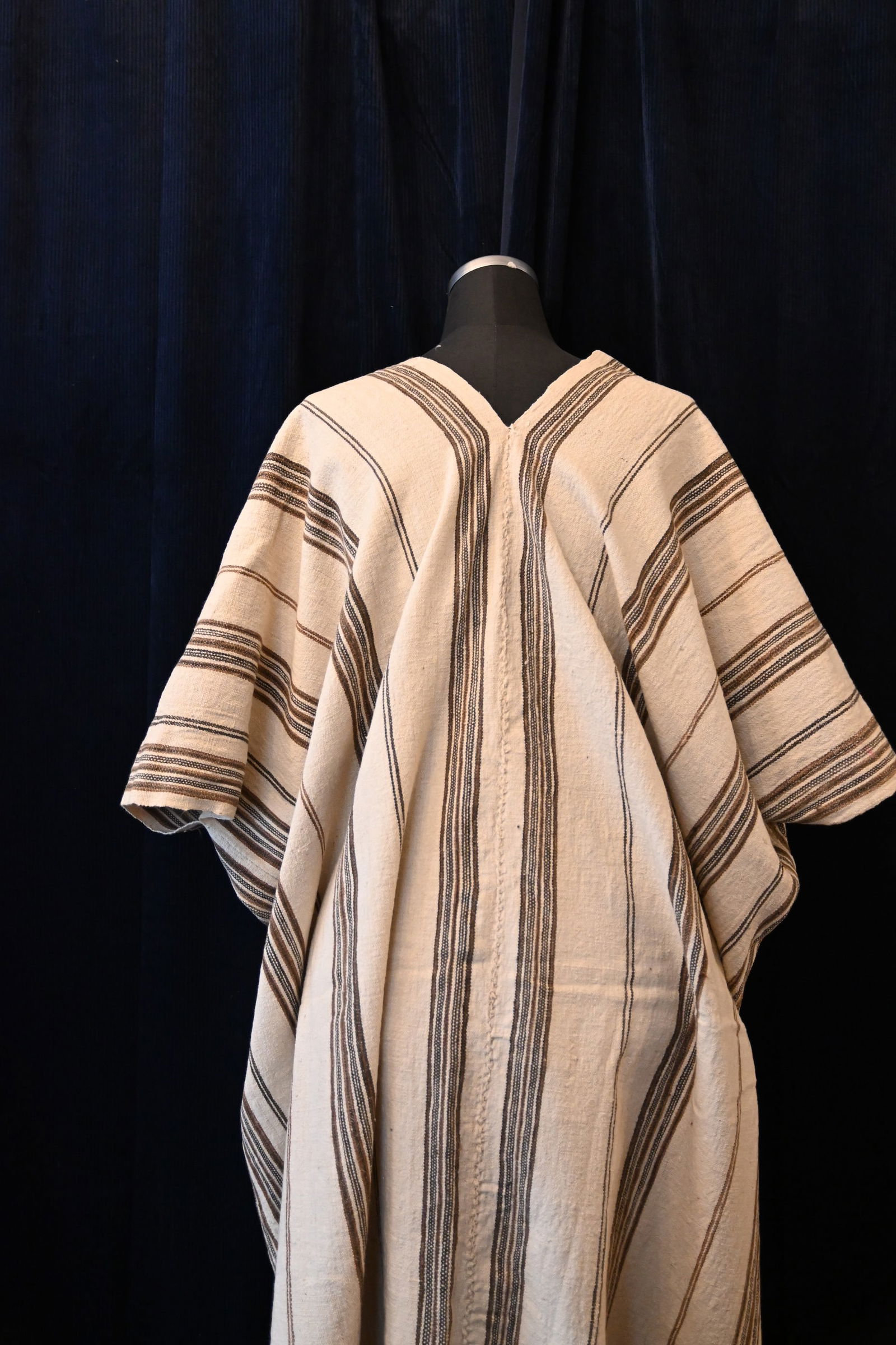 Poncho des indigenen Häuptlings aus dem Film „Fitzcarraldo” (1982) von Werner Herzo - 11