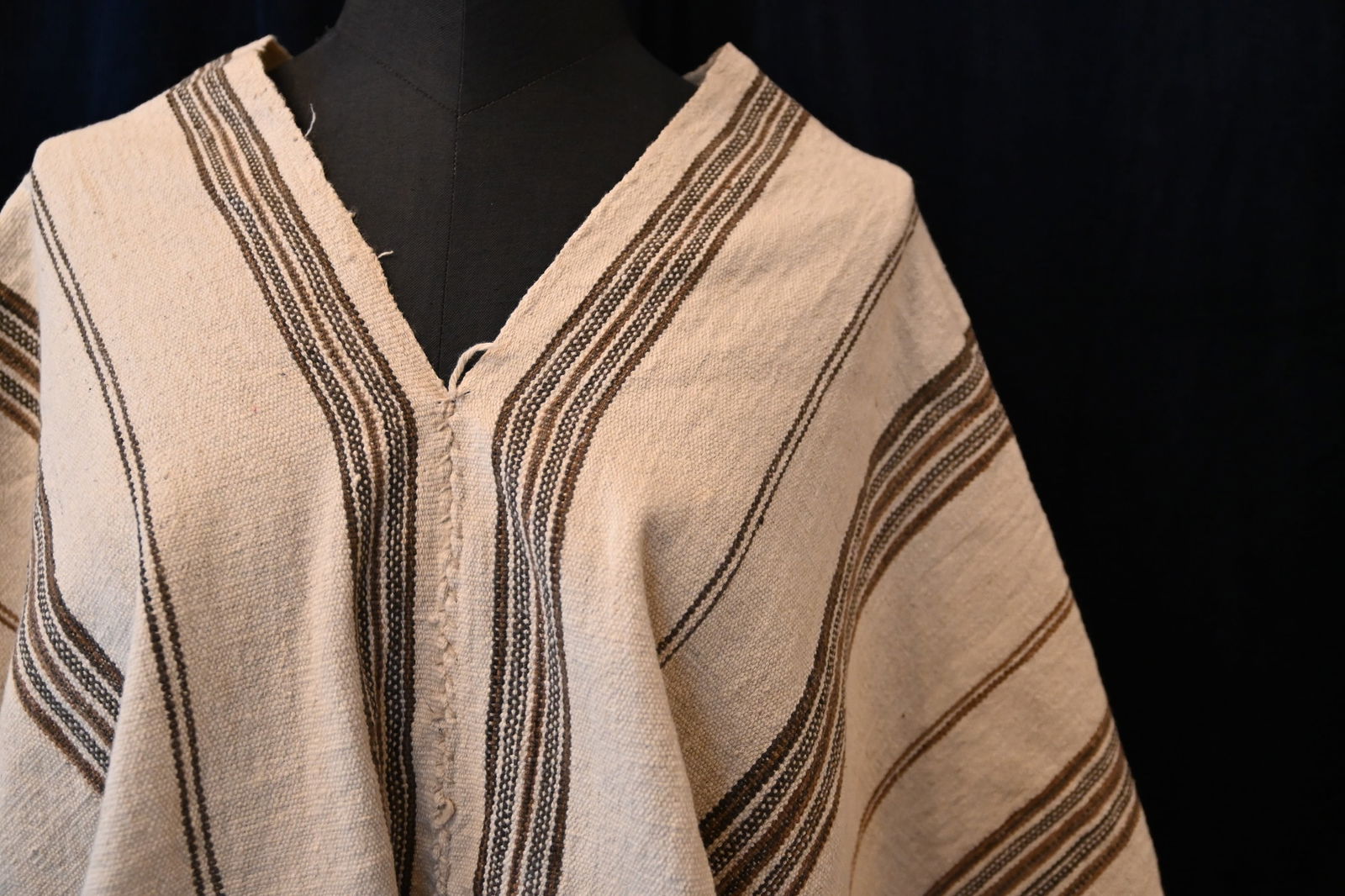 Poncho des indigenen Häuptlings aus dem Film „Fitzcarraldo” (1982) von Werner Herzo - 5