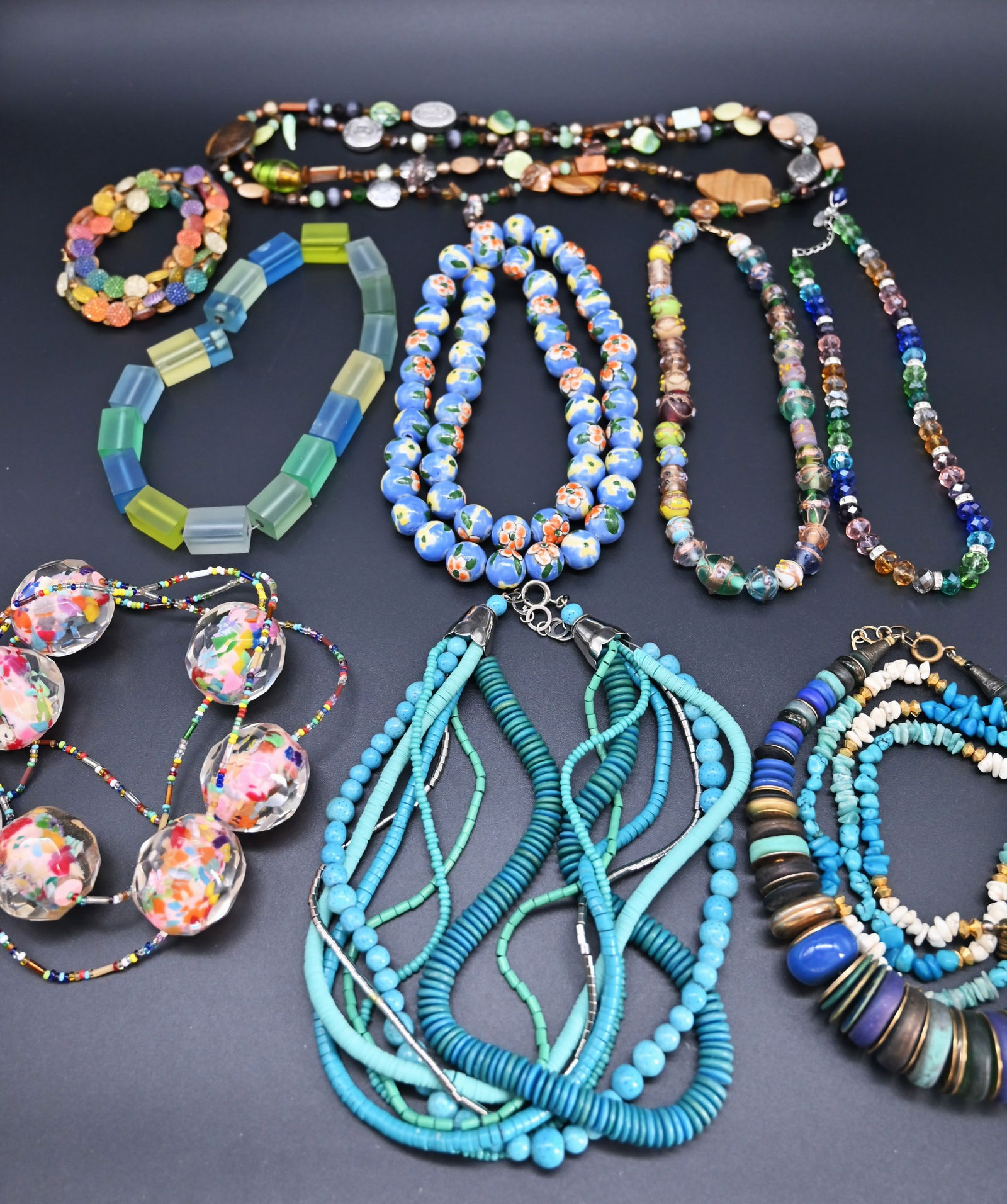 Konvolut Modeschmuck: Konvolut Modeschmuck Diverse Ketten aus Perlen, Glas, Metall...