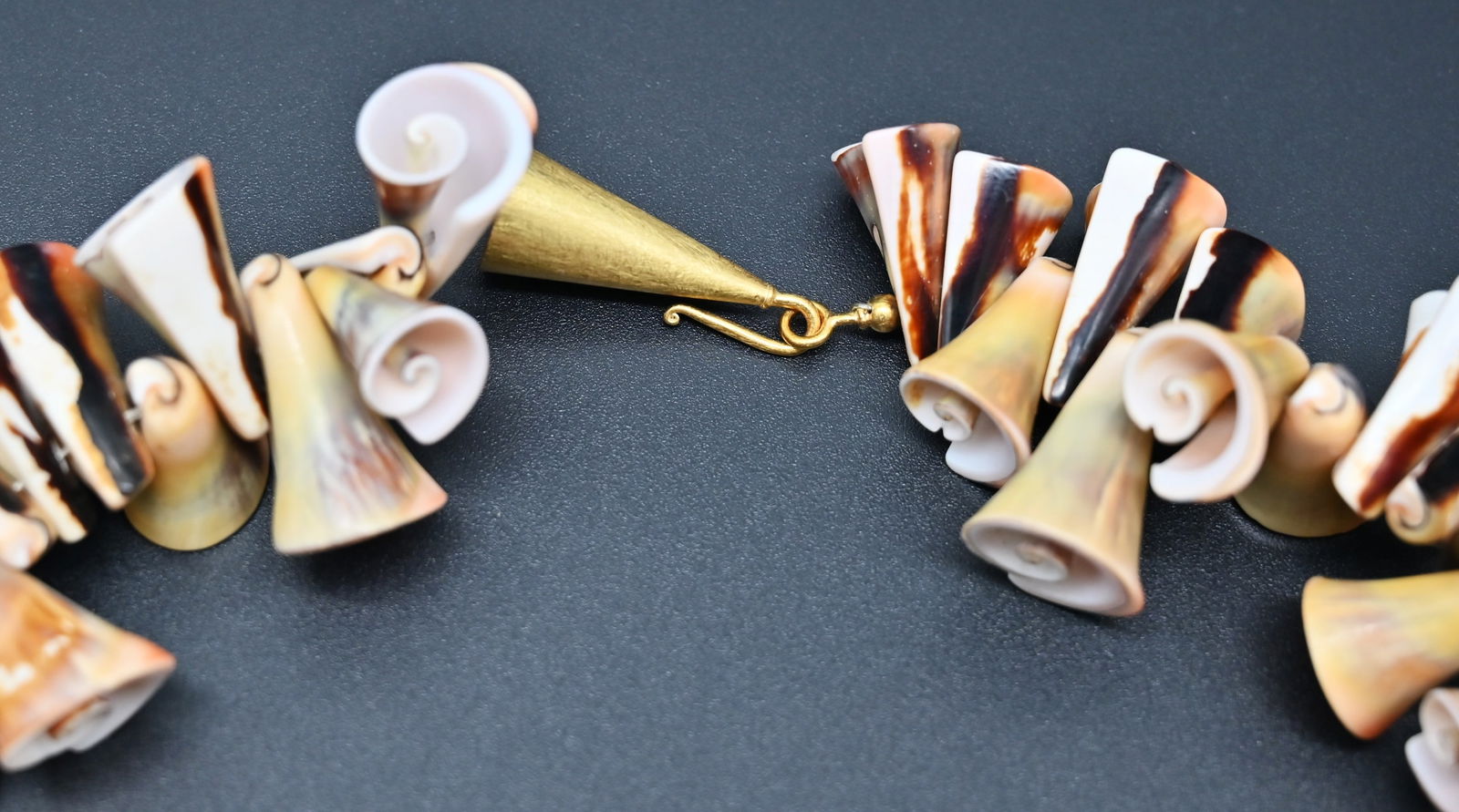 Muschelkette mit 18K Goldschließe - 2