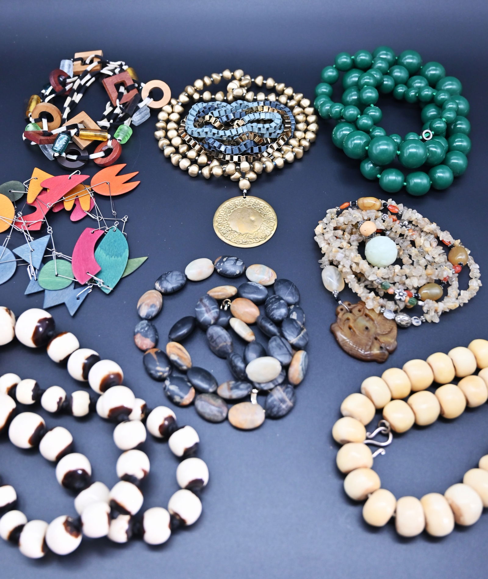 Konvolut Modeschmuck: Konvolut Modeschmuck Diverse Ketten aus Perlen, Glas, Metall...