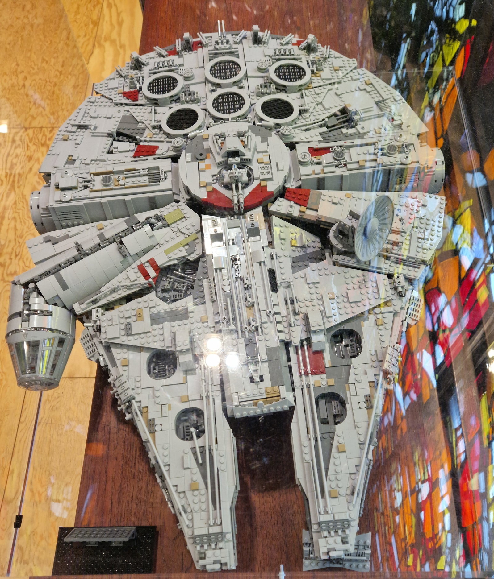 LEGO Modell - Star Wars Millennium Falcon Set-Nummer 75192 aus der Ultimate Collector Series (1 of 2)