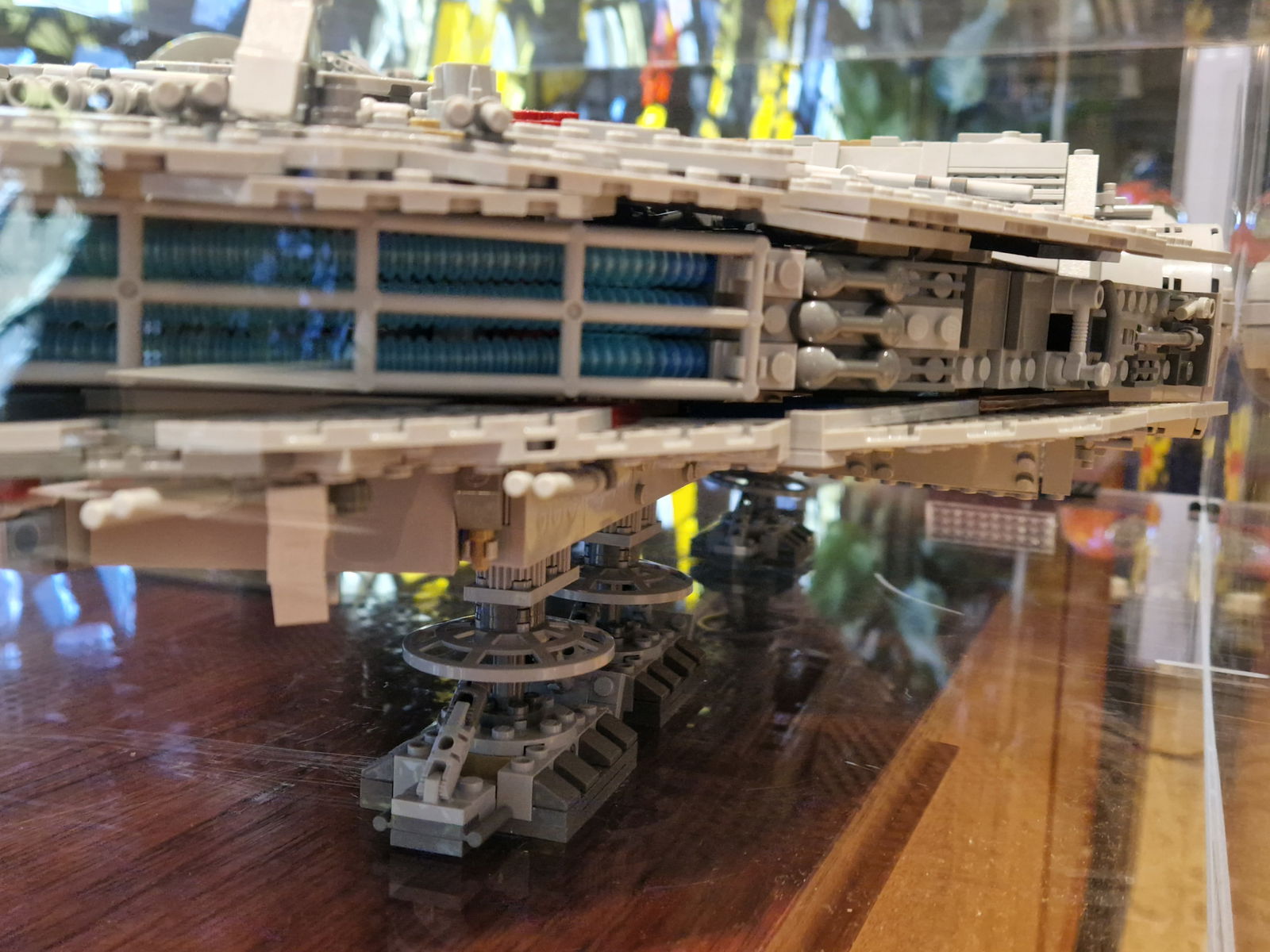 LEGO Modell - Star Wars Millennium Falcon Set-Nummer 75192 aus der Ultimate Collector Series - 2