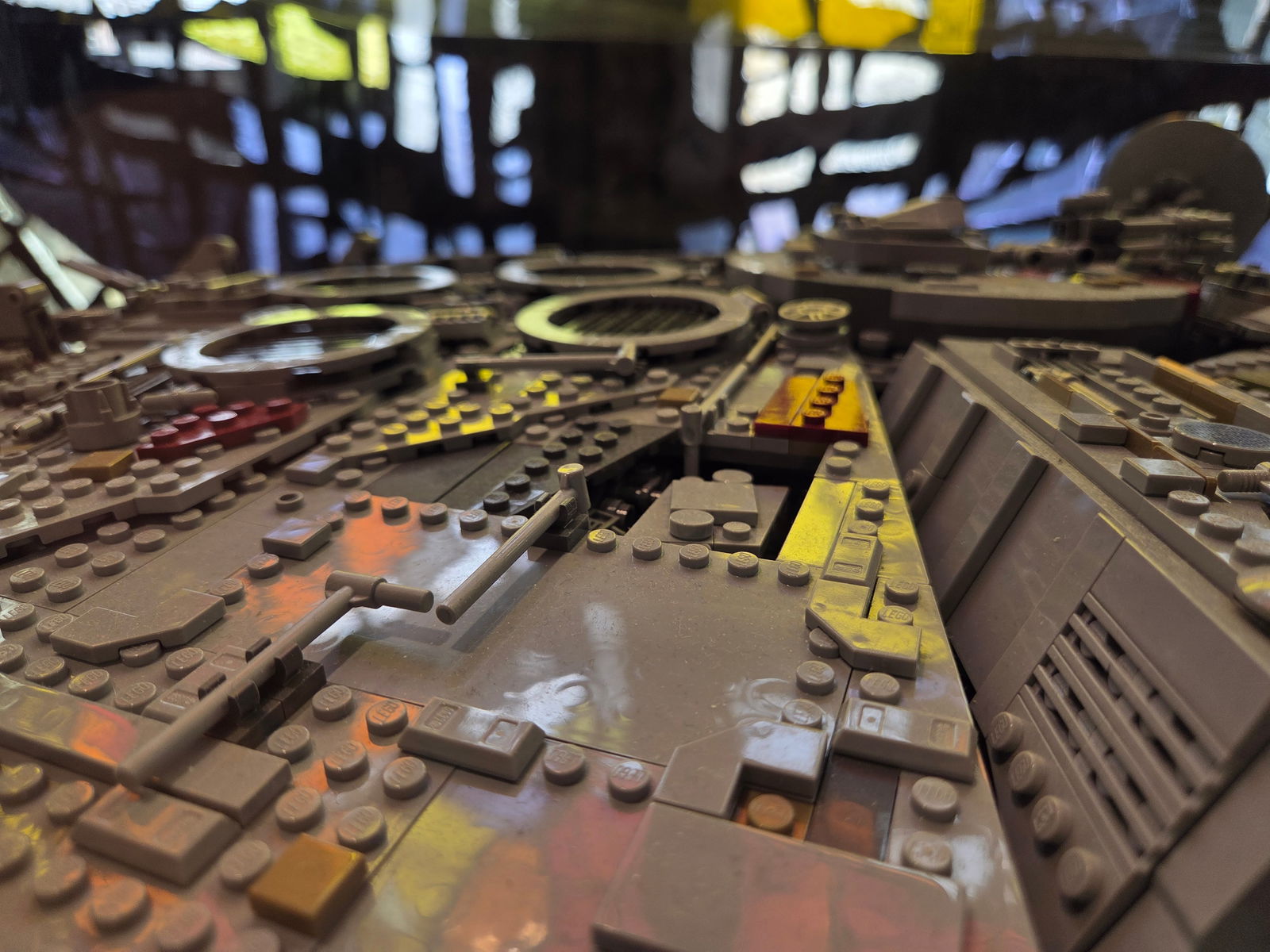 LEGO Modell - Star Wars Millennium Falcon Set-Nummer 75192 aus der Ultimate Collector Series - 4