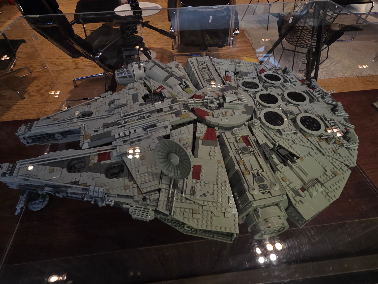 LEGO Modell - Star Wars Millennium Falcon Set-Nummer 75192 aus der Ultimate Collector Series - 8