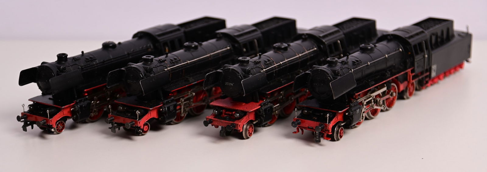 4-mal Märklin H0 Schlepptenderlok BR 23014, mit Tender (1 of 5)