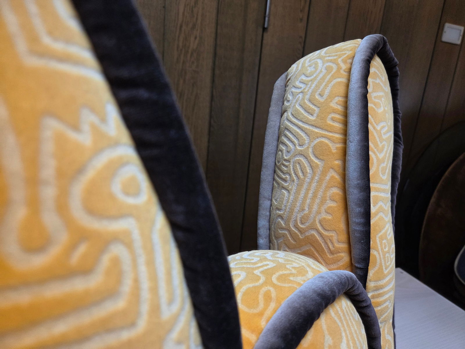 Keith Haring in Zusammenarbeit mit Bretz, Pop-Art-Sofa, Rot/Bunt - 14