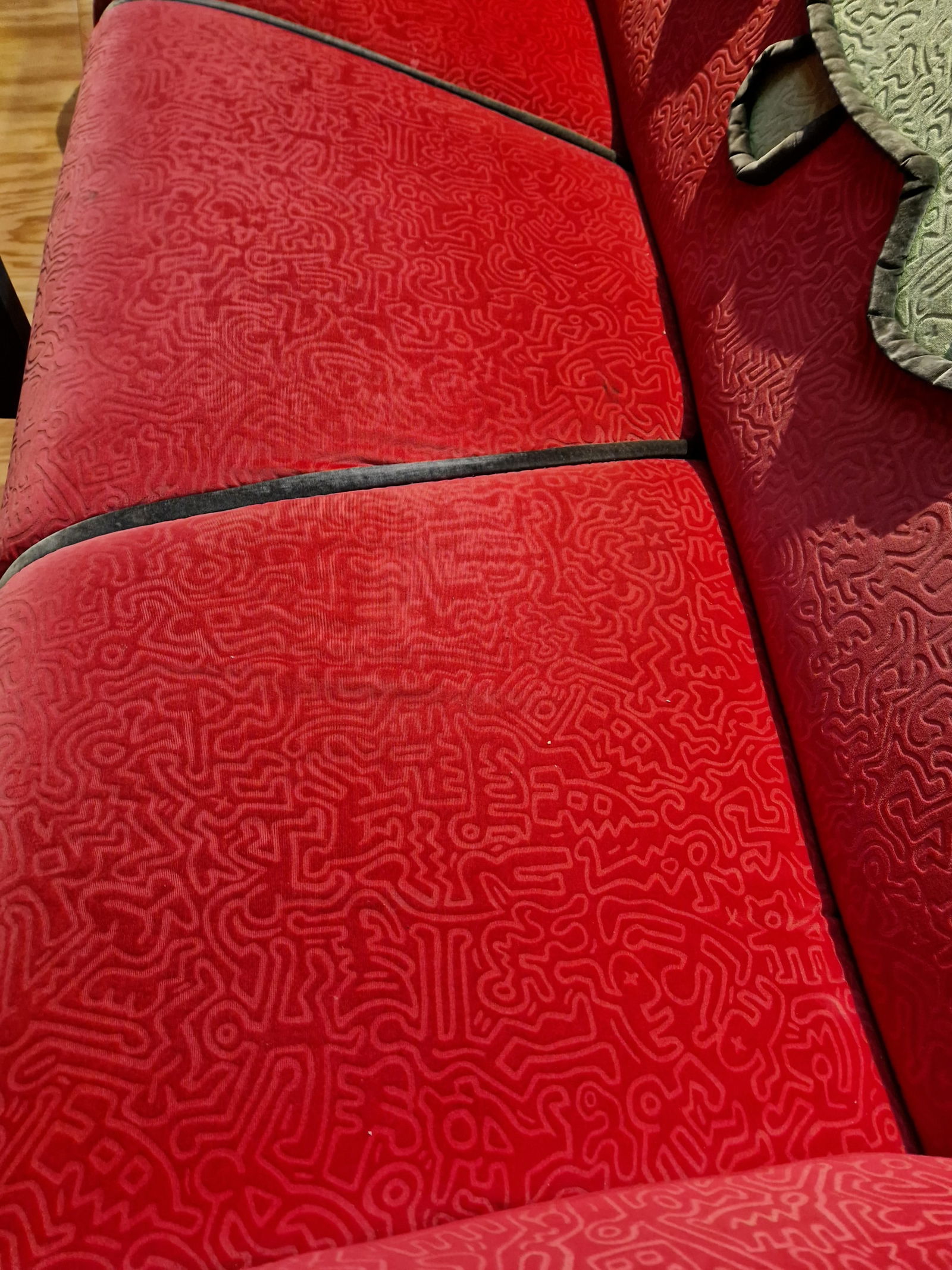 Keith Haring in Zusammenarbeit mit Bretz, Pop-Art-Sofa, Rot/Bunt - 3